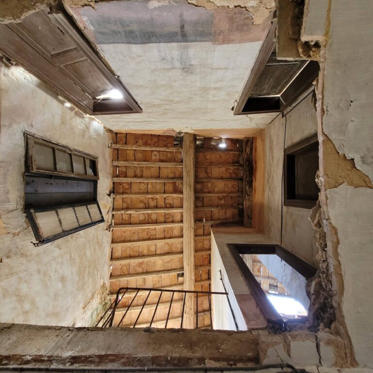 BAN ESCALIER 4